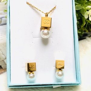 Stunning Fashion Set of Gold Plated W/ Faux Pearl